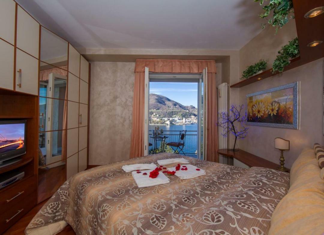 Lo Specchio Sul Lago - The House Of Travelers Apartment Como Exterior photo